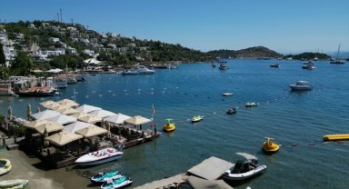 Turizm sezonunun uzadığı Bodrum'da yoğunluk sürüyor