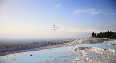 Türk Yıldızları, Pamukkale'de gösteri uçuşu yaptı