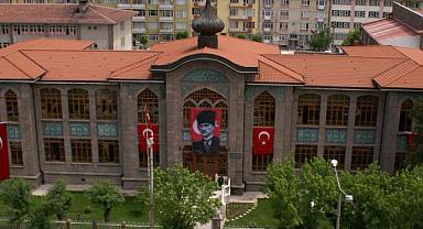 “ÜNLÜLER OKULU” AFYON LİSESİ’NİN BELGESELİ VE KİTABI HAZIRLANIYOR