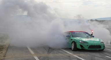 Uşak'ta Cumhuriyet'in 100. yıl dönümü dolayısıyla drift gösterisi yapıldı