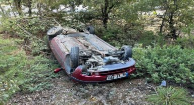 Uşak'ta şarampole devrilen otomobilin sürücüsü yaralandı