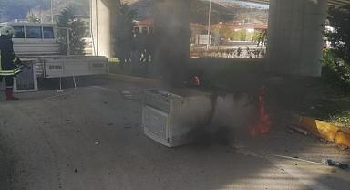 Afyonkarahisar'da bir kamyonette çıkan yangında beyaz eşyalar zarar gördü