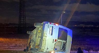 Afyonkarahisar'da minibüsün devrildiği kazada 7 kişi yaralandı