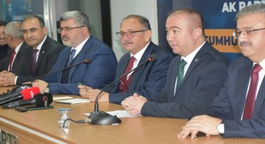 Bakan Özhaseki, Afyonkarahisar'da AK Parti İl Başkanlığı'nda konuştu: