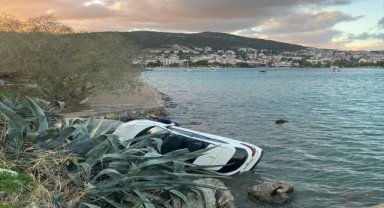 Datça'da manzara izlerken uçuruma yuvarlanan otomobilin sürücüsü yaralandı