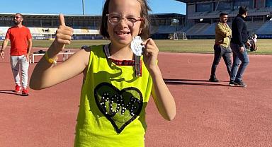 Defne Öykü Atılgan Özel Sporcular Türkiye Atletizm Şampiyonasında Afyonkarahisar’ı gururlandırdı