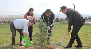 Emirdağ 11 Kasım Milli Ağaçlandırma Günü Kapsamında 'Cumhuriyete Nefes' Oldu