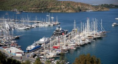 Fethiye'de süper yat "Attila"ya yakıt ikmali yapıldı