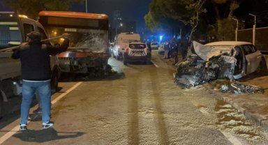 İzmir'de belediye otobüsü ile otomobilin çarpışması sonucu 1 kişi öldü, 2 kişi yaralandı