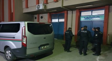 İzmir'de bir kişinin düğüne katılanların üzerine silahla ateş açması sonucu 1 çocuk öldü, 7 kişi yaralandı