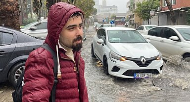 İzmir'de şiddetli sağanak ve fırtına hayatı olumsuz etkiliyor