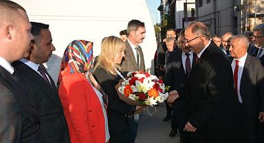 KAHVECİ, “BELEDİYE BAŞKANLARIMIZA VERMİŞ OLDUĞUNUZ DESTEKLERİNİZDEN DOLAYI TEŞEKKÜR EDERİM”