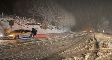 Kütahya'da kar yağışı ulaşımı olumsuz etkiledi