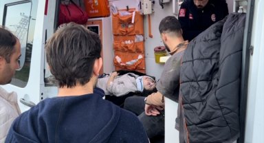 Kütahya'da sahipsiz köpeklerin kovalaması sonucu kaza yapan motosikletteki çift yaralandı