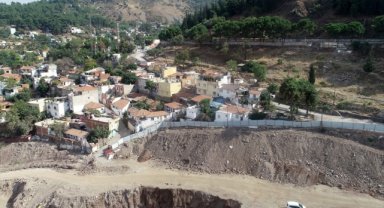 Manisa'da kentsel dönüşüm bölgesinde heyelan riskine karşı 5 ev boşaltıldı