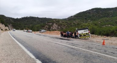 Muğla'da servis minibüsü devrildi, 9 öğrenci yaralandı