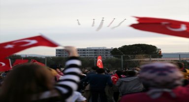 Türk Yıldızları, Manisa'da gösteri uçuşu yaptı