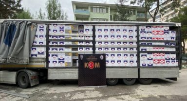 Uşak'ta bir tırda yaklaşık 10 milyon bandrolsüz makaron ele geçirildi