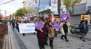 Uşak'ta kadına yönelik şiddete karşı farkındalık yürüyüşü yapıldı