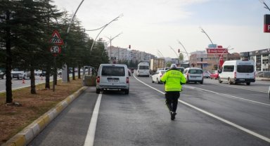 Uşak'ta trafik kazasında yaralanan genç hayatını kaybetti