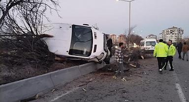 Afyonkarahisar'da Facia: Belediye Personelini Taşıyan Servis Takla Attı, 12 Yaralı!