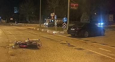Afyonkarahisar'da otomobil ile motosiklet çarpıştı, 3 kişi yaralandı