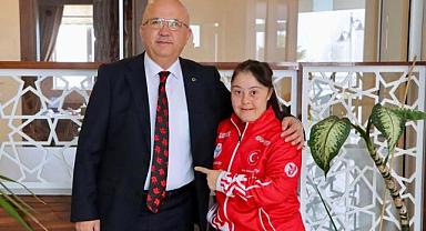 Afyonkarahisar'ın Gurur Kaynağı: Münevvere Yılmaz Altın Madalya Kazandı