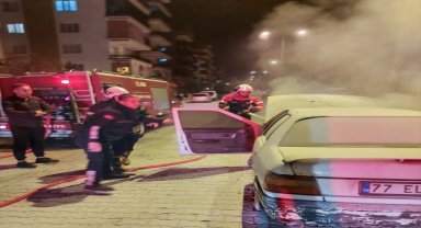 Aydın'da seyir halindeyken alev alan otomobil kullanılamaz hale geldi