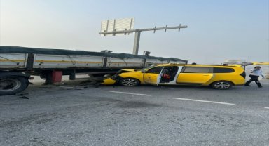 Aydın'da taksiyle tırın çarpışması sonucu 3 kişi yaralandı