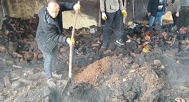 Dinar Çiçektepe Köyünde 3 Ev Yandı