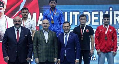 Güreşçi Abdullah Toprak Türkiye Şampiyonu oldu