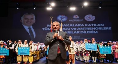 Halk Oyunları Türkiye Şampiyonası Denizli'de sürüyor