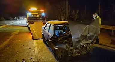 İki otomobilin çarpışması sonucu 3 kişi yaralandı