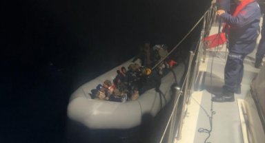 İzmir açıklarında 145 düzensiz göçmen kurtarıldı