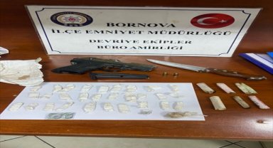 İzmir'de "dur" ihtarına uymayan otomobildeki şüpheliler yakalandı