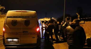 İzmir'de oğlu tarafından bıçaklanan anne yaşamını yitirdi