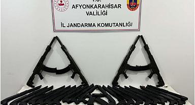 Jandarma Ekiplerinden Afyonkarahisar'da Kaçak Silah Operasyonu.!