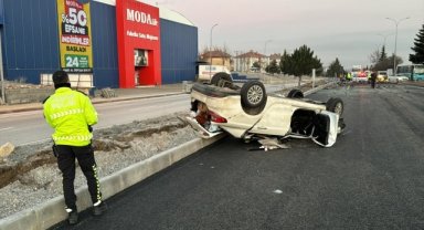Kütahya'da devrilen otomobilin sürücüsü yaralandı