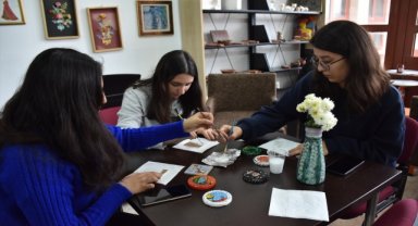 Kütahya'da üniversite öğrencileri atık malzemeleri sanat eserine dönüştürüyor