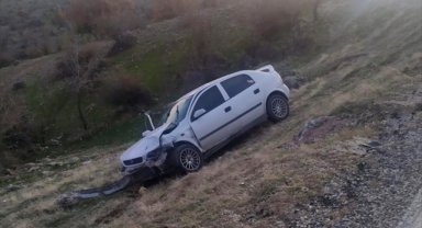 Manisa'da iki otomobilin çarpıştığı kazada 1'i çocuk 8 kişi yaralandı