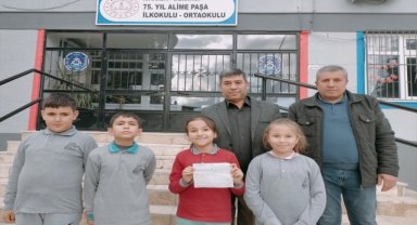 Manisa'da ilkokul öğrencileri harçlıklarını Filistin'e gönderdi