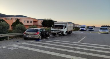 Manisa'da kamyonetle otomobilin çarpışması sonucu 1 kişi öldü, 3 kişi yaralandı