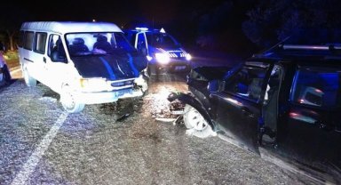 Manisa'da minibüsle otomobilin çarpışması sonucu 7 kişi yaralandı