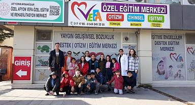 MİNİK ÖĞRENCİLER ENGELLİ KARDEŞLERİNİ UNUTMADI