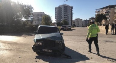 Nazilli'de iki otomobilin çarpışması sonucu bir kişi yaralandı