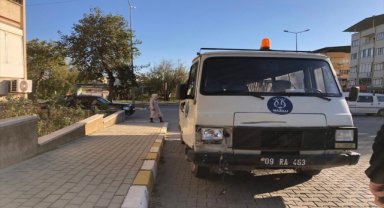 Nazilli'de minibüsle motosikletin çarpışması sonucu 3 kişi yaralandı