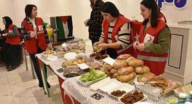 Öğrenciler Ve Gönüllüler, Filistin'e Destek İçin Kermes Düzenledi