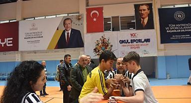 Okul Sporları Bilek Güreşi Gençler müsabakaları tamamlandı