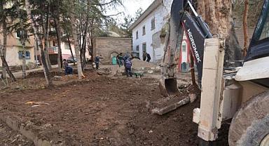 Sandıklı Belediyesi, Şeyh Hamza ve Şeyh Nurettin Hazretlerinin türbelerini restore ediyor