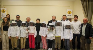 Uşak'ta ilkokul öğrencilerine arıcılık ve arı ürünleri tanıtıldı